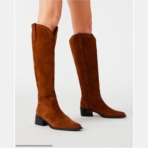 NWOT Steve Madden Garvy Chestnut Suede Boots